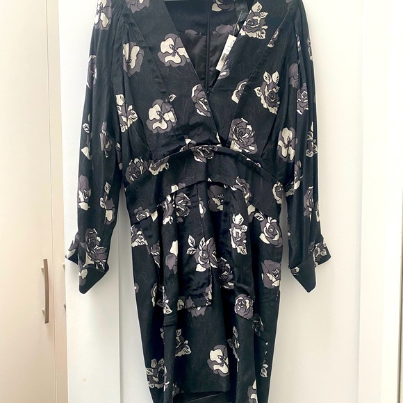 NWT Smythe Rose Dress. Size 8 - Picture 3 of 4